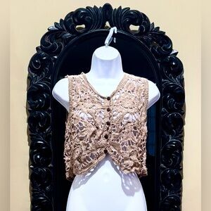 FEHRNVI APPAREL Taupe & Light Pink Crochet Button-Front Crop Top